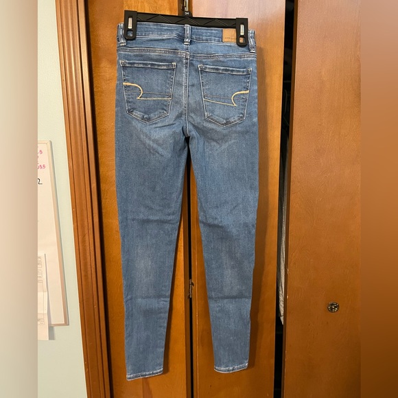 American Eagle high waisted jeans 2R - Picture 2 of 3